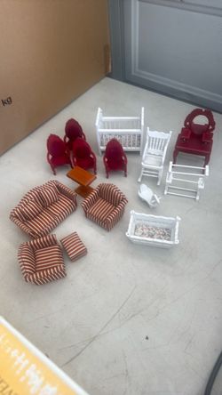 Dollhouse furniture