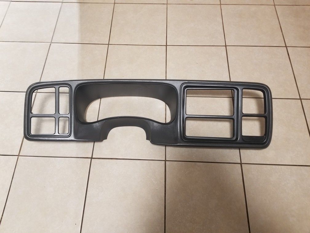Front part of dashboard fits gmc Sierra , or Chevy Silverado 2005