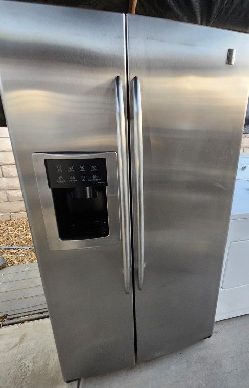 GE SXS STAINLESS STEEL REFRIGERATOR 