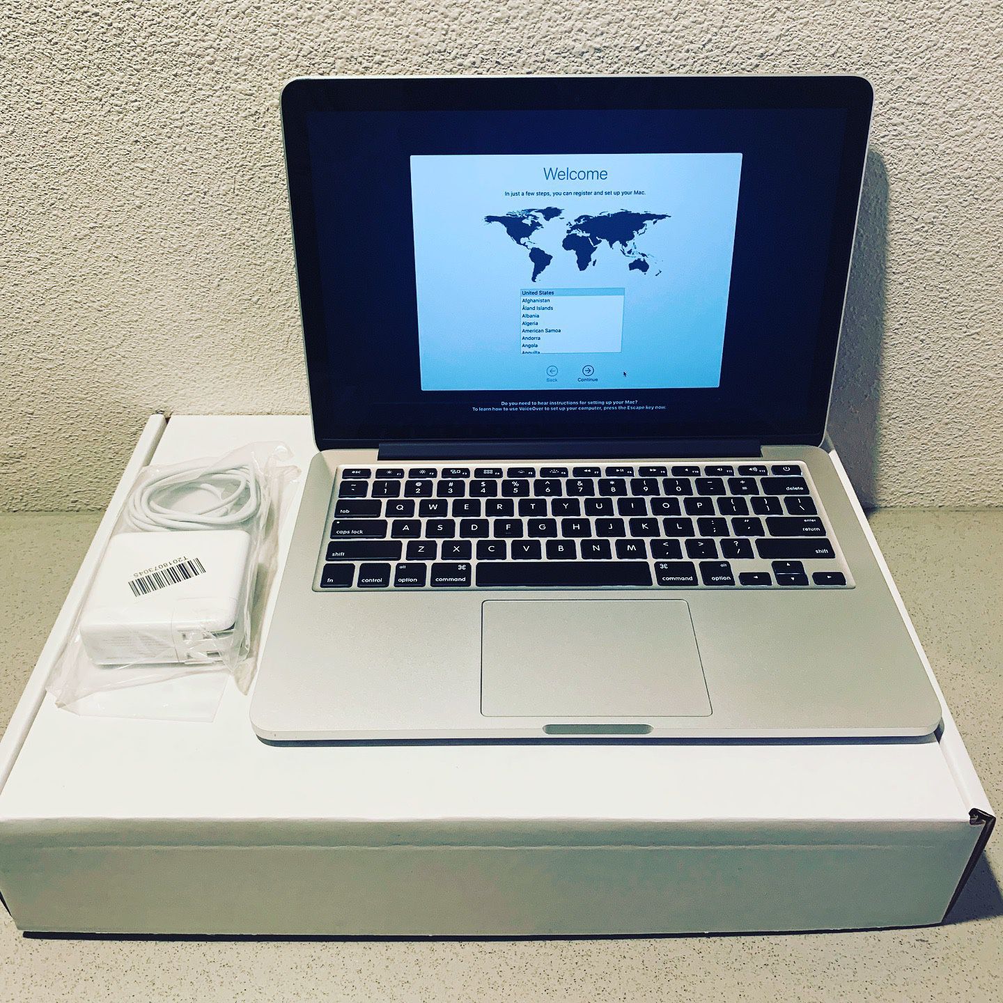 Apple MacBook Pro 13" Notebook Core 2 Duo 2.20GHz 8GB 500GB DVD±RW GeForce MB990