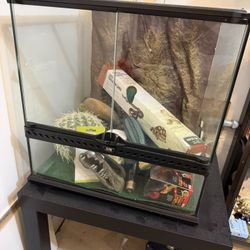 Terrarium Reptile Tank With Extras 