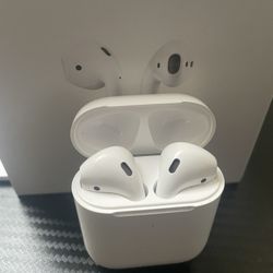 Apple AirPods (2nd Generation) with Charging Case – Excellent Condition