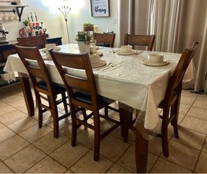 Dining Table w/8 chairs & matching bench