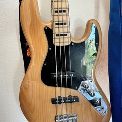 Squier Jazz bass