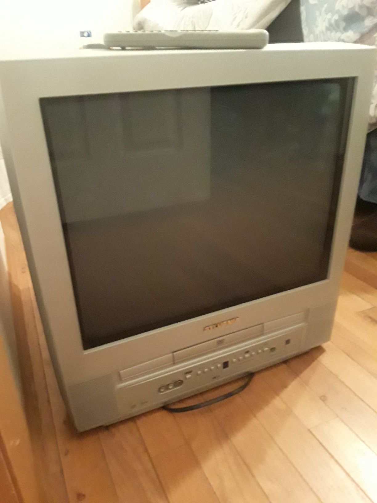 22" sylvania tv with built-in dvd player