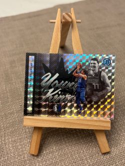 Luka Doncic Bowman Chrome /10 Black Geometric MAVS