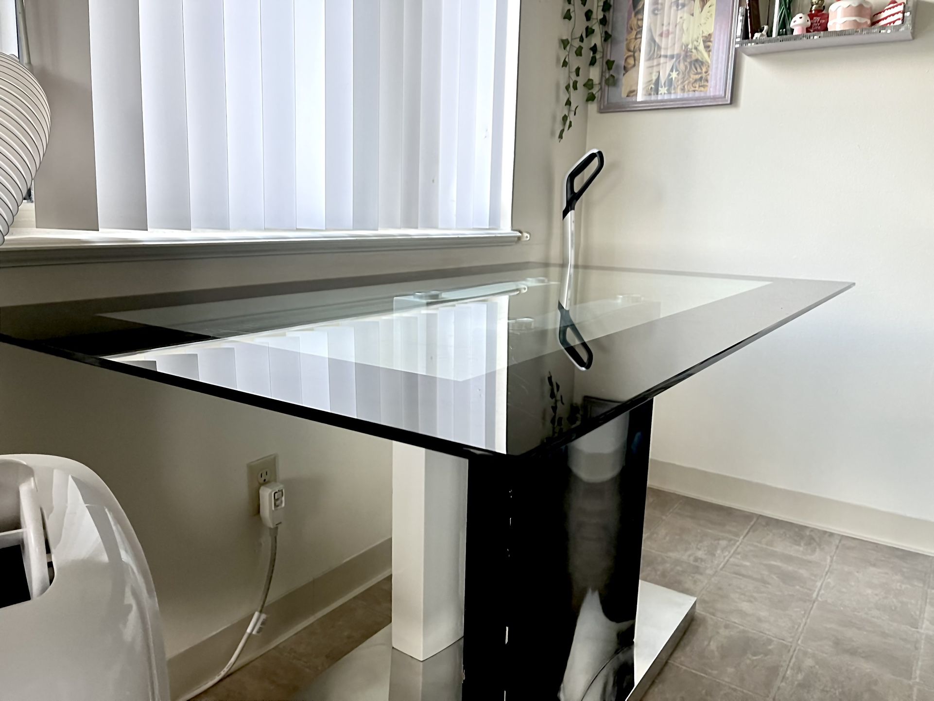 Glass modern dining table