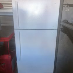 INSIGNIA REFRIGERATOR