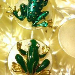 2 Frogs Pins Brooches