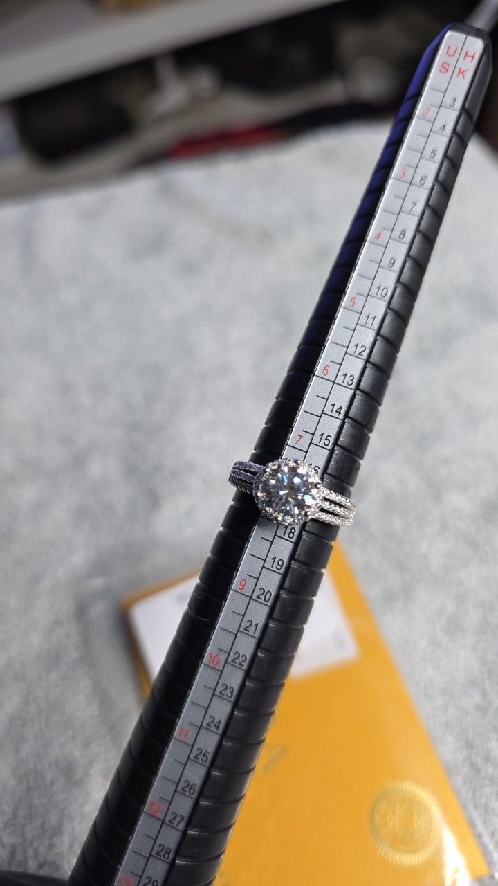 SS925 2CT Moissanite Diamonds Ring Size 7.5