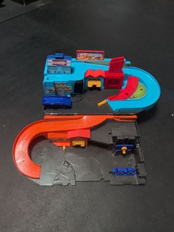 Hot wheels ultra hots sto and go trackset