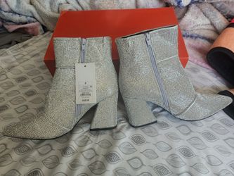 Nwt Silver Boots Sz 8 Womens