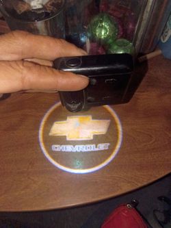 Wireless car door logo projector