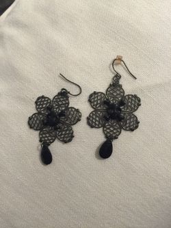 Black skull earrings