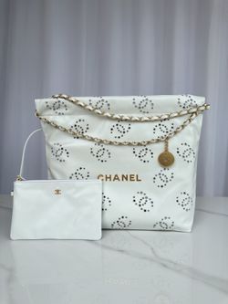 Classic and fashionable women's bags