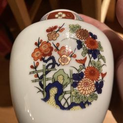 Vintage Asian Porcelain Floral Covered Jar 5” Tall 