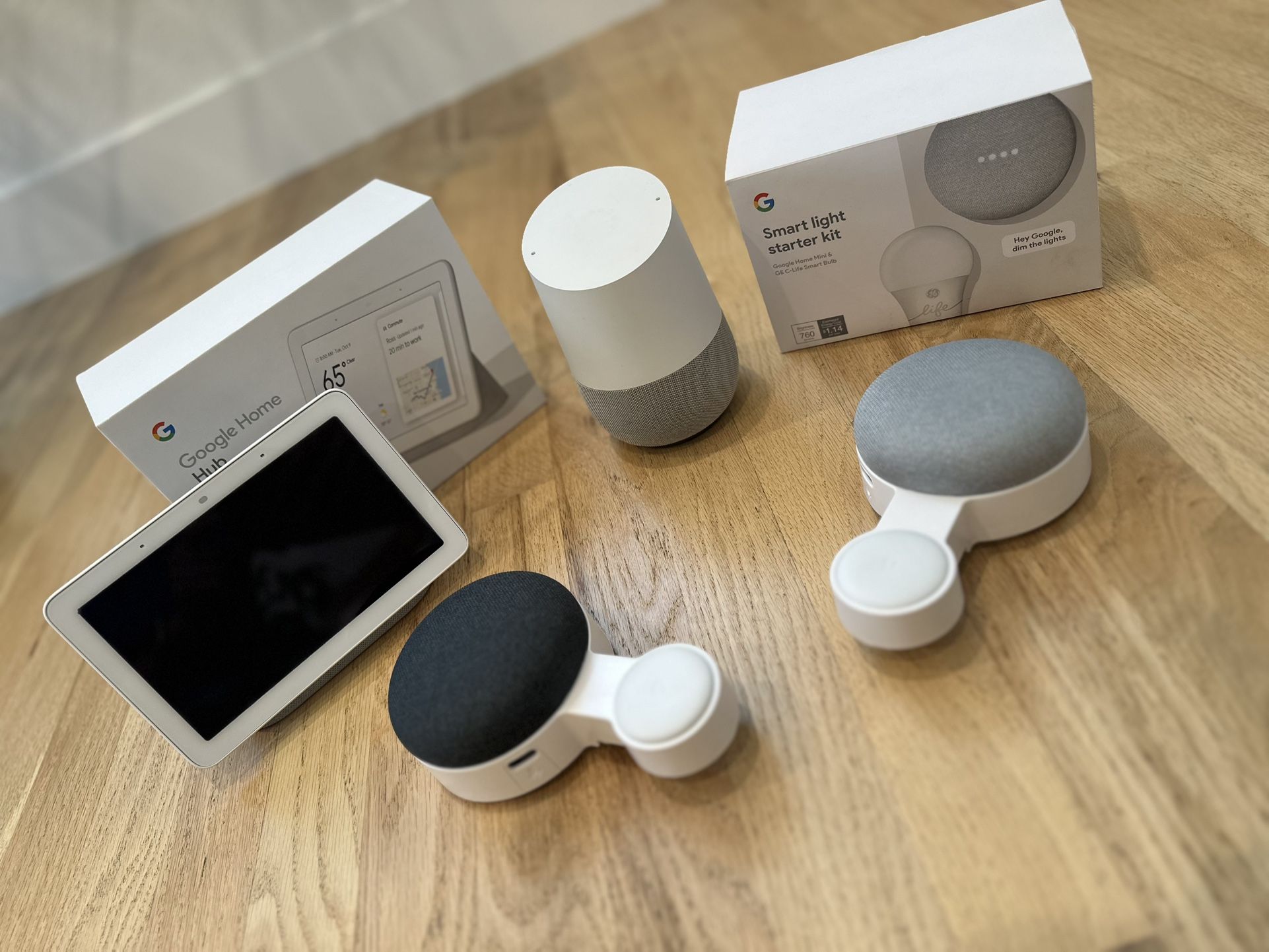 Google Home Hub + Smart Speakers Bundle – 4 Devices + Smart Bulb + Mounts + Boxes