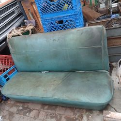 1960s CHEVY BENCH SEAT!! 250$