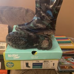 BNIB Rain boots Youth 