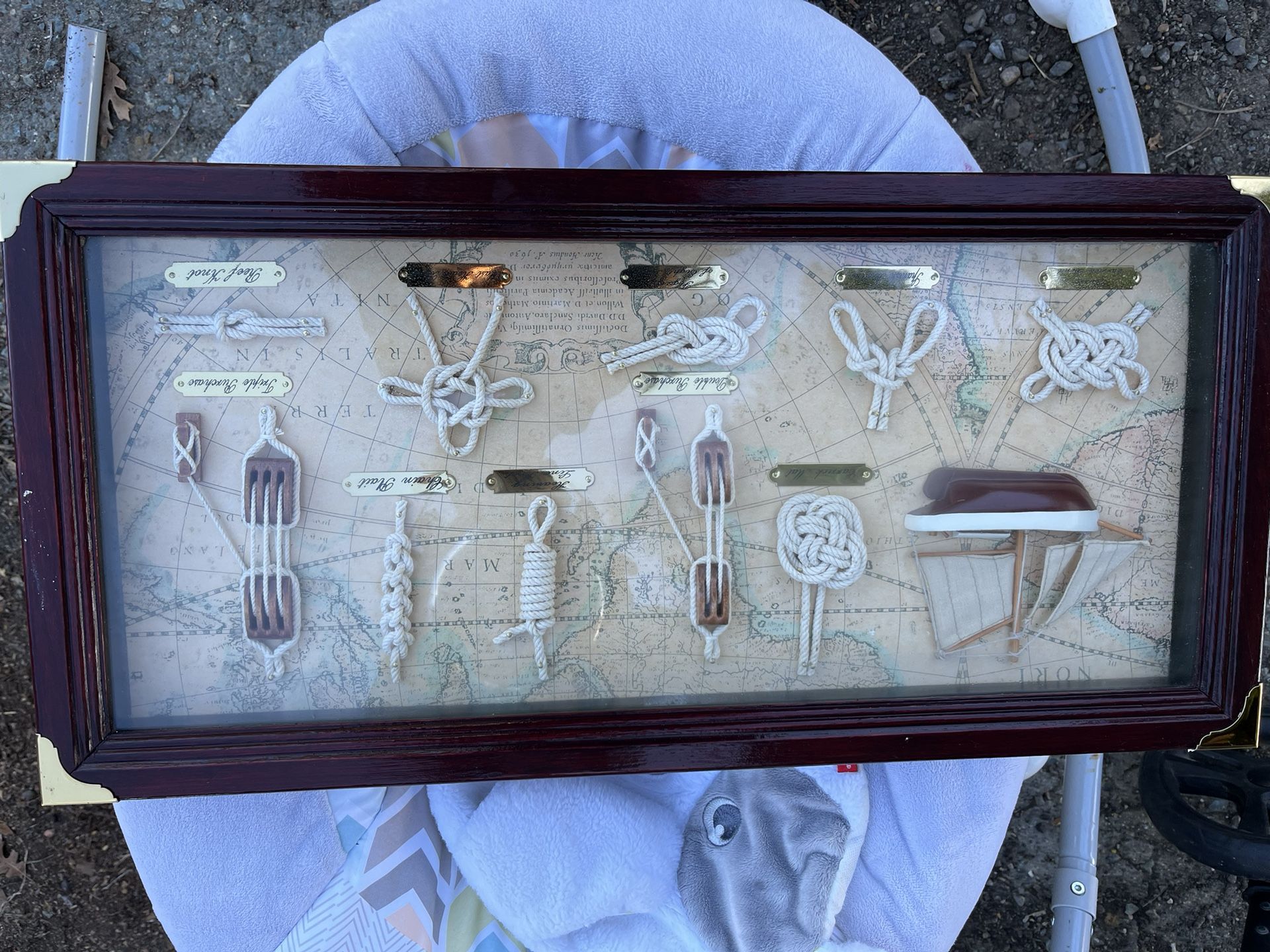 Frame With Different Knots Inside
