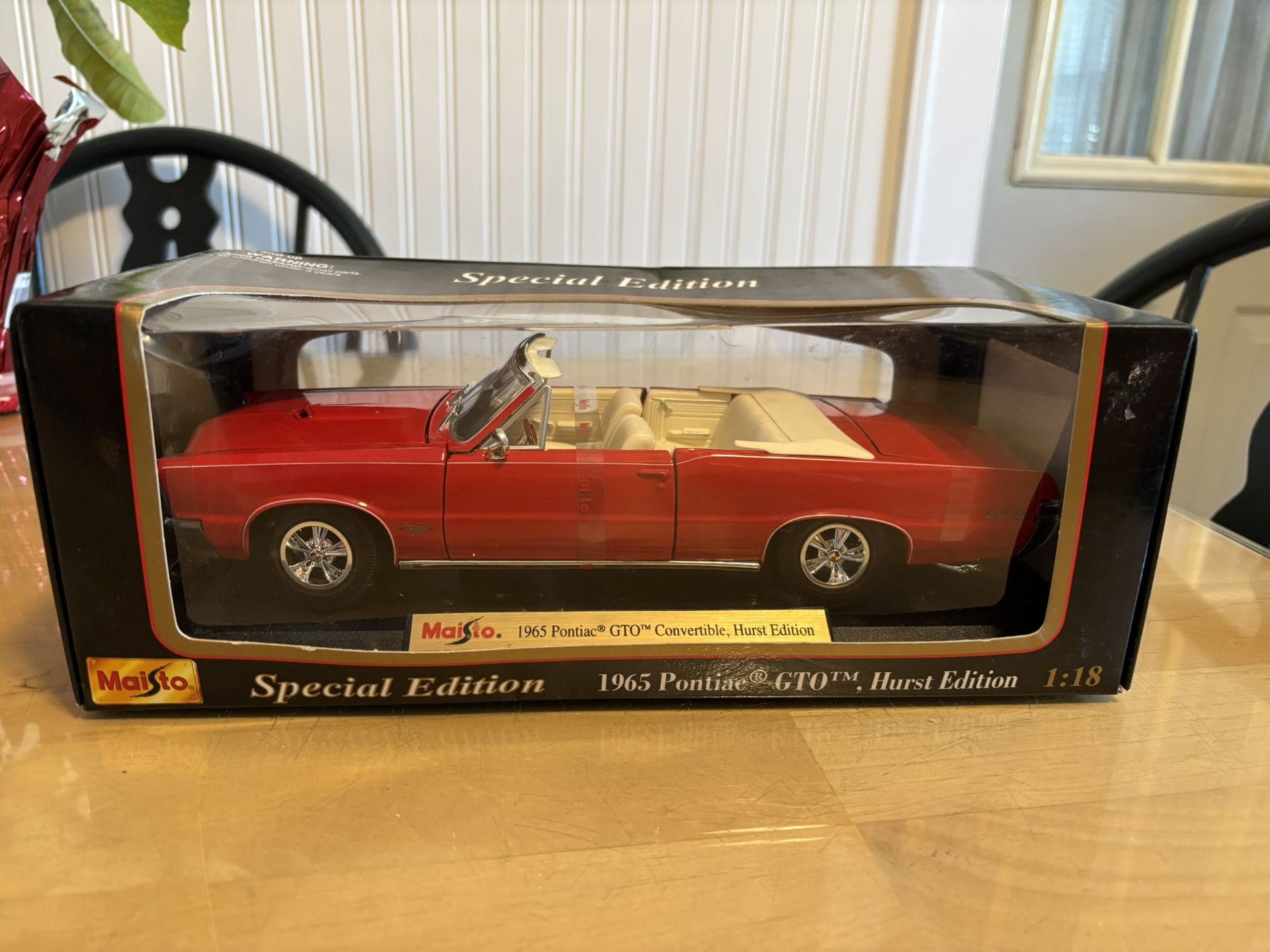 Maisto 1965 Pontiac GTO. Hurst Edition. 1:18 Scale