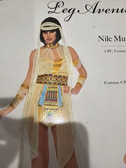 Cleopatra women costume size large new open bag
