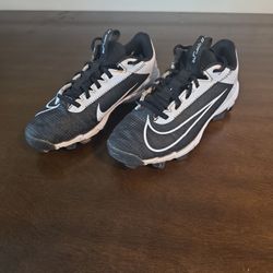 4.5y Nike Football Cleats