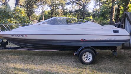 1990 Bayliner Capri boat