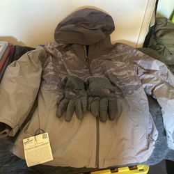 North face ski jacket with gloves