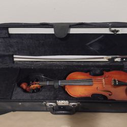 William Lewis and Son 4/4 Violin Dancla - Damaged, As-Is. The Model # is WL126EDA