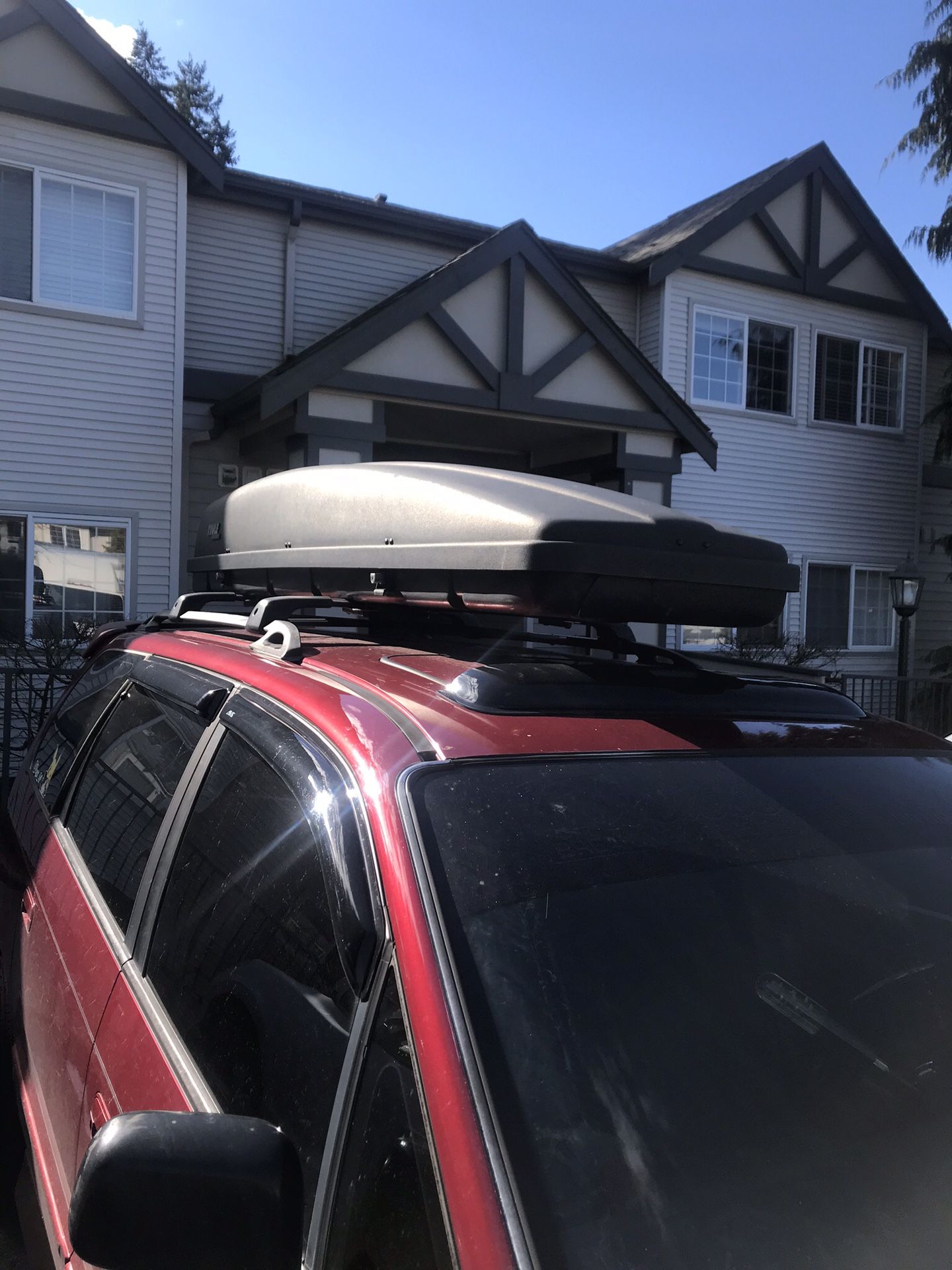 Thule adventurer 650 cargo roof box for Sale in Bellevue WA OfferUp