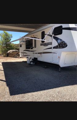 2010 Montana fifth wheeler