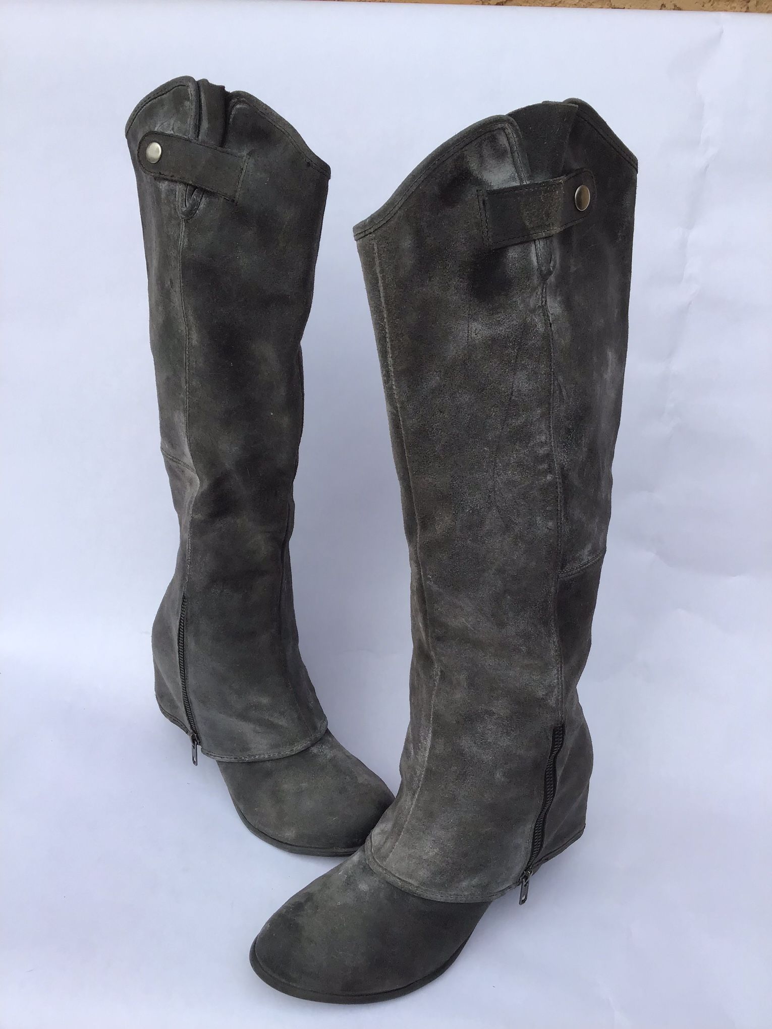 Super cute knee high size 10 Fergie Boots