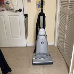 Riccar Vacuum Cleaner 