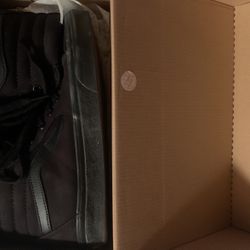 Mens Vans High Top all black Skate shoe Size 9