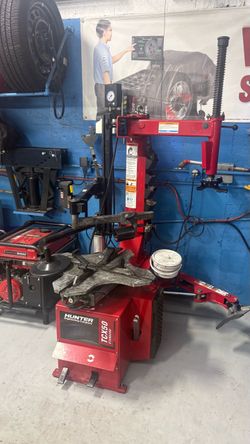 Hunter Tire changer and balancer