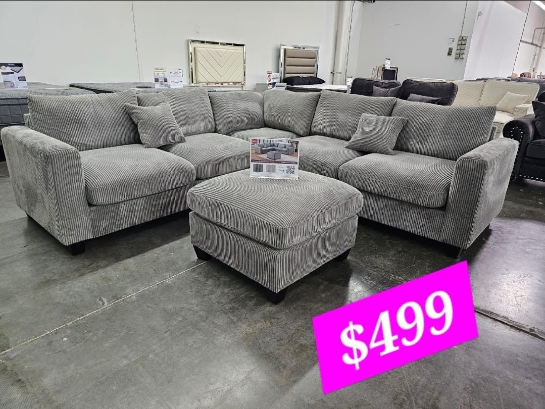 BRAND NEW 4PC SECTIONAL SOFA SET WITH OTTOMAN AND ACCENT PILOWS INCLUDED $499+ TAX 