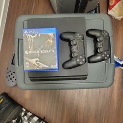 PS4 4 GAMES 2 CONTROLLERS AND ALL CORDS