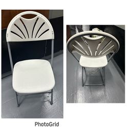 6 Folding chairs (5 Match) 