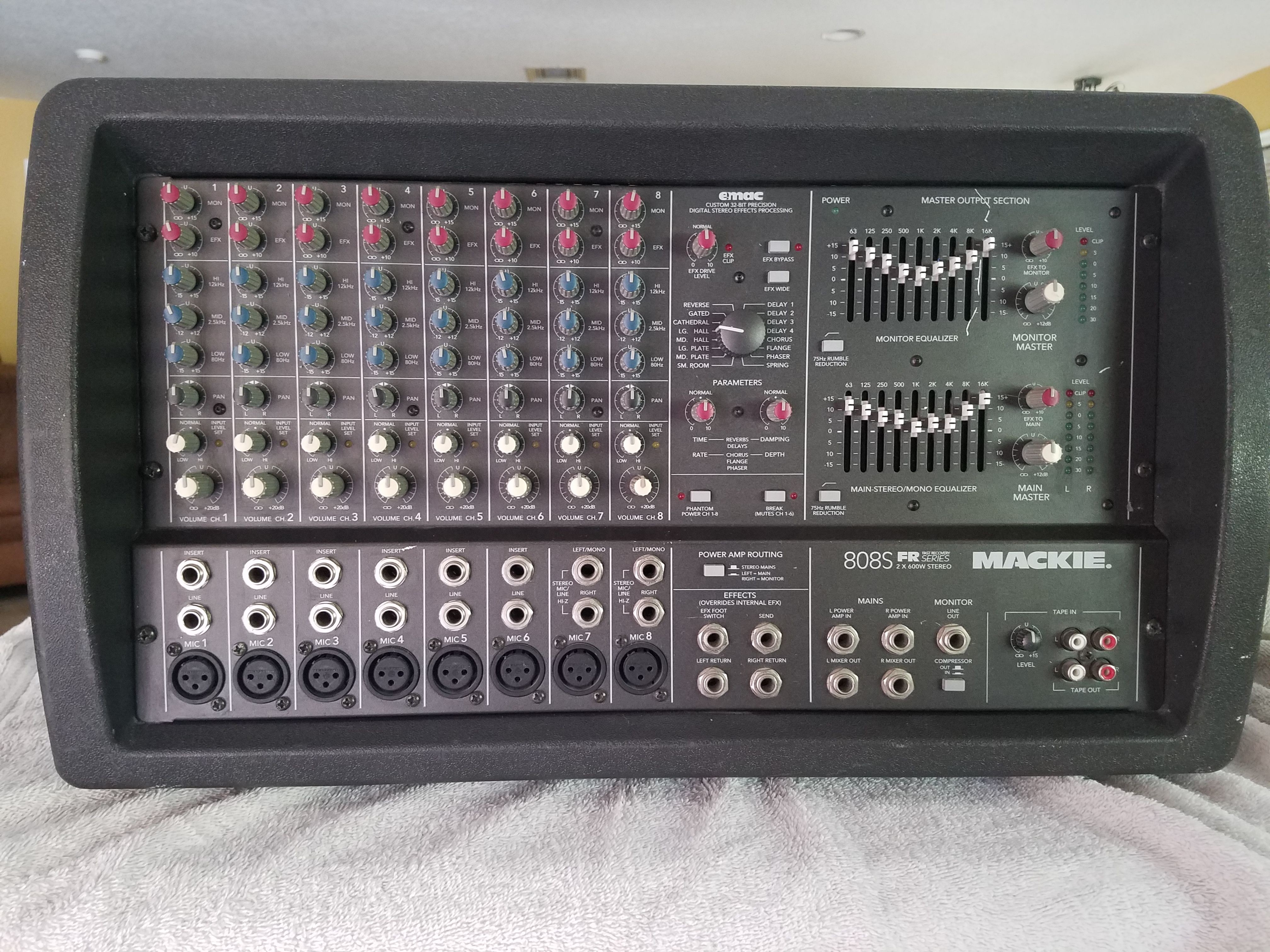 MACKIE 808s Powered Mixer