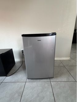 Mini refrigerator