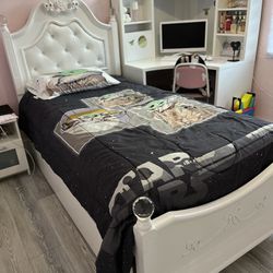 Twin Bed and Trundle Included
