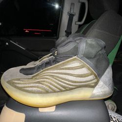 Adidas Yeezy QNTM Barium Size 13.5 Pre Owned