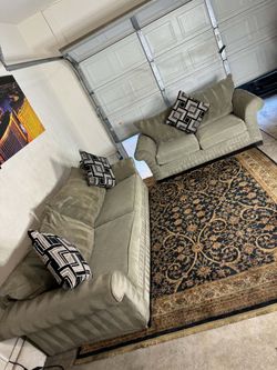 š "LIKE NEW" Ashley furniture olive green couch and loveseat š ( FREE DELIVERY)