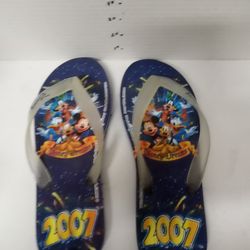 2007 WDW Walt Disney world flip flops size large 9/10