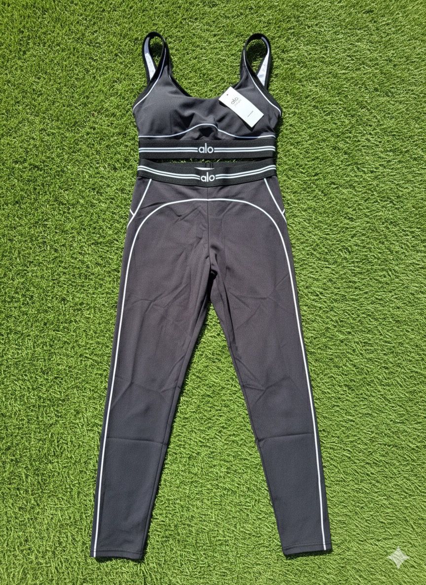 ✨ Alo Yoga Set – Bra & Leggings (Size M, New!)