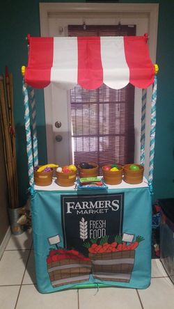 Fruit stand toy