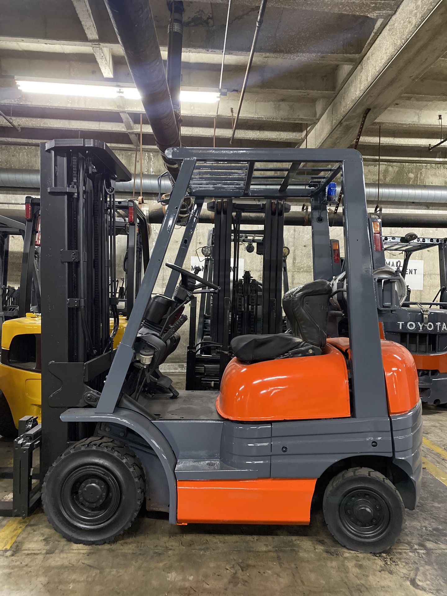 Toyota forklift for sale LOW HOURS