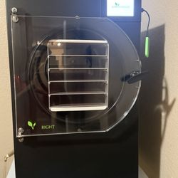 Medium Harvest Right Freeze Dryer
