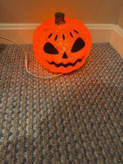 Glow Porch Pair – Lighted Popcorn Jack-o'-Lantern + Black Metal Bat Lantern (Battery LED)